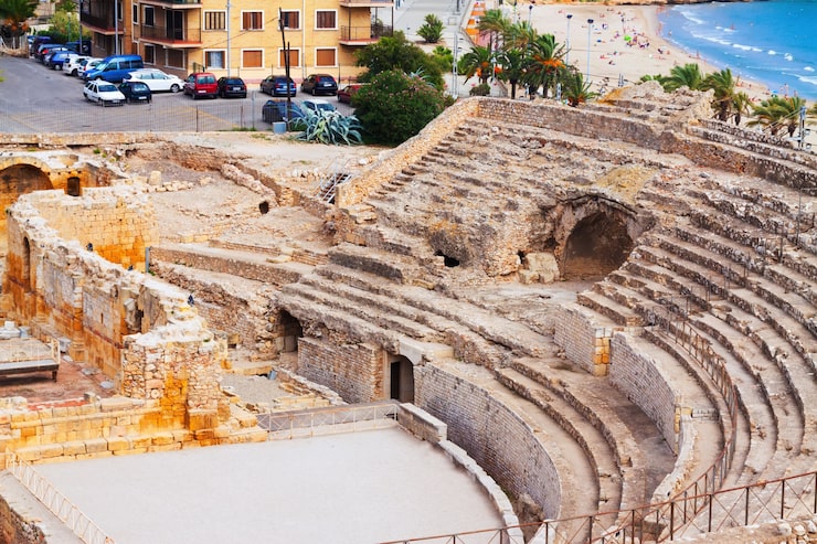 Foto gratuito anfiteatro romano en el mediterráneo. tarragona