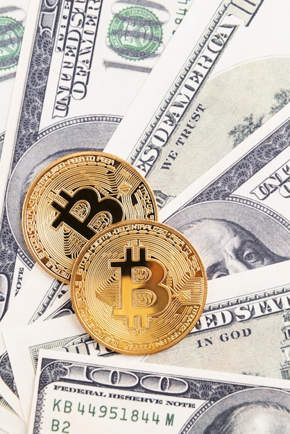 Foto gratuito arreglo de bodegón con criptomoneda