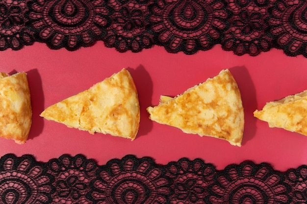 Foto gratuito bodegón de tortilla española
