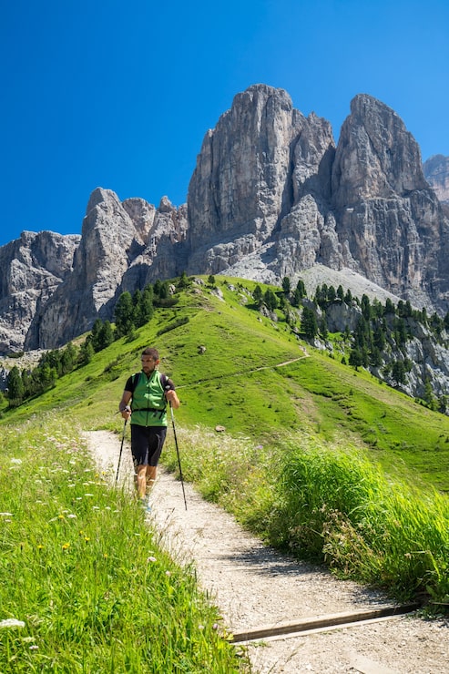 Foto gratuito caminata por las dolomitas