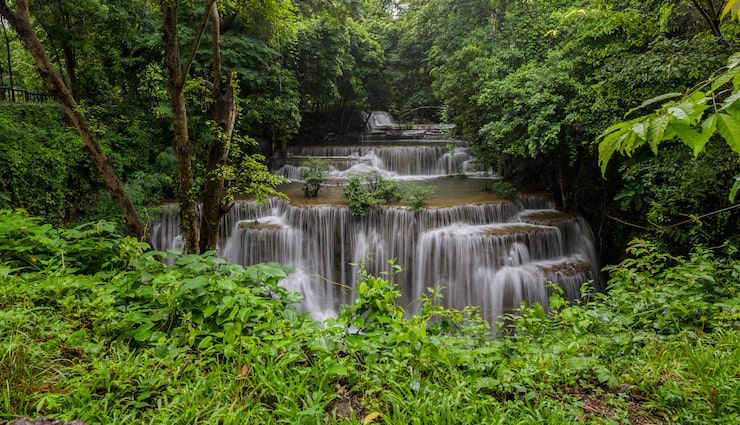 Foto gratuito catarata que es una capa en tailandia