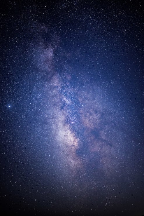 Foto gratuito cielo nocturno estrellado azul y blanco