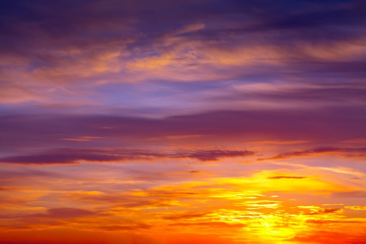 Foto gratuito cielo nublado al amanecer