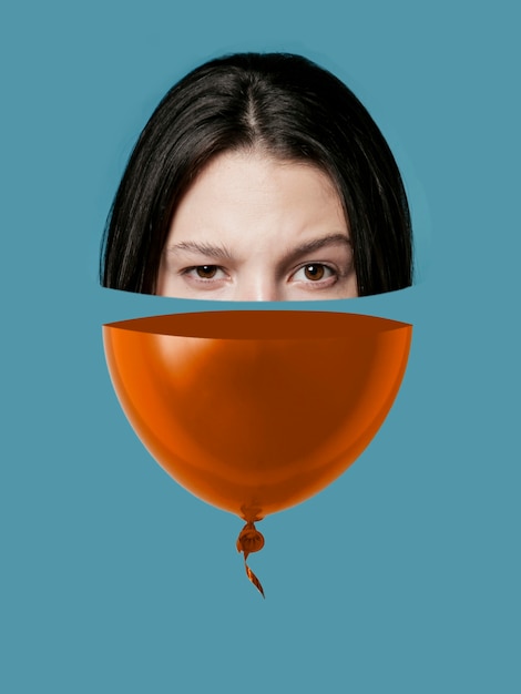 Foto gratuito colage con la mitad de globo y la mitad de cara