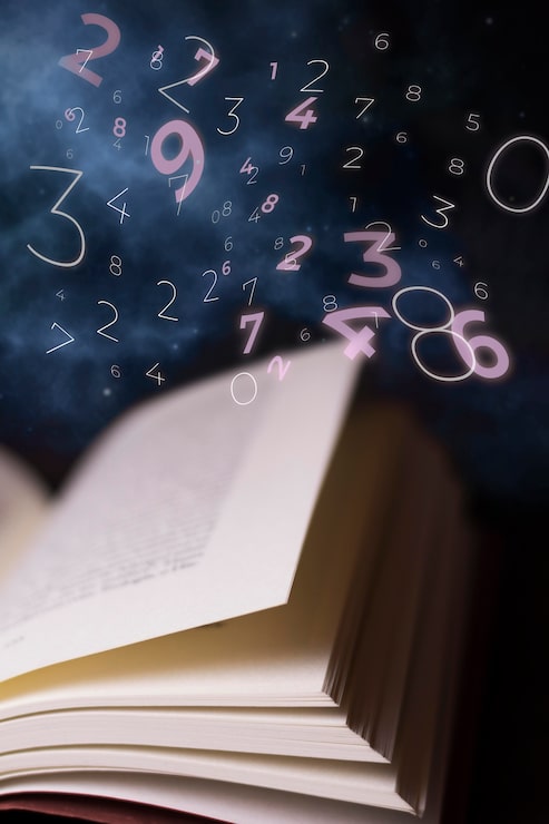 Foto gratuito concepto de numerología con libro