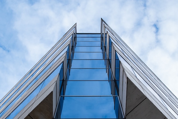 Foto gratuito edificio alto en la ciudad