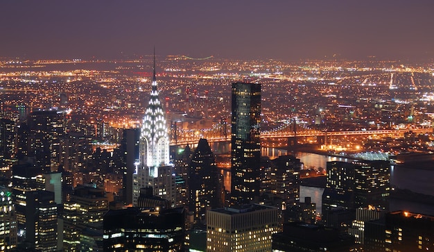 Foto gratuito edificio chrysler de manhattan de nueva york en la noche