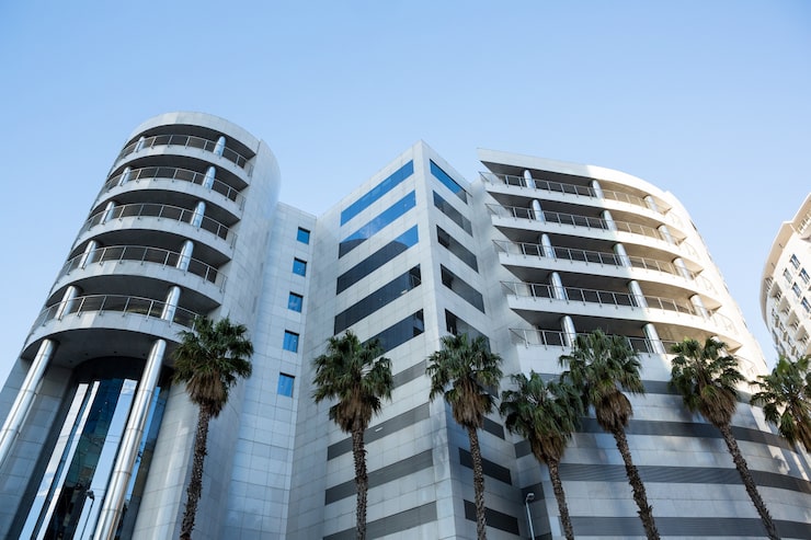 Foto gratuito edificios de oficinas con arquitectura moderna