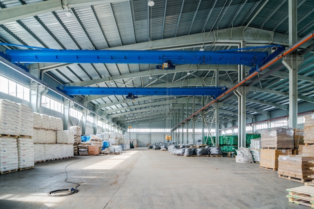 Foto gratuito interior de un nuevo almacén
