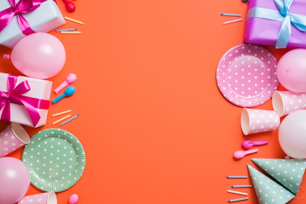 Foto gratuito laterales elementos cumpleaños