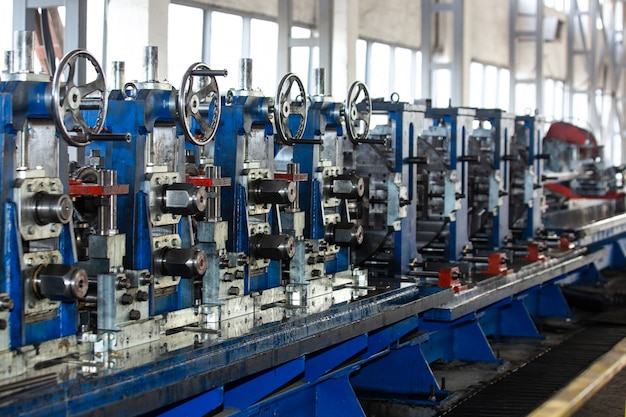 Foto gratuito máquinas en edificios industriales