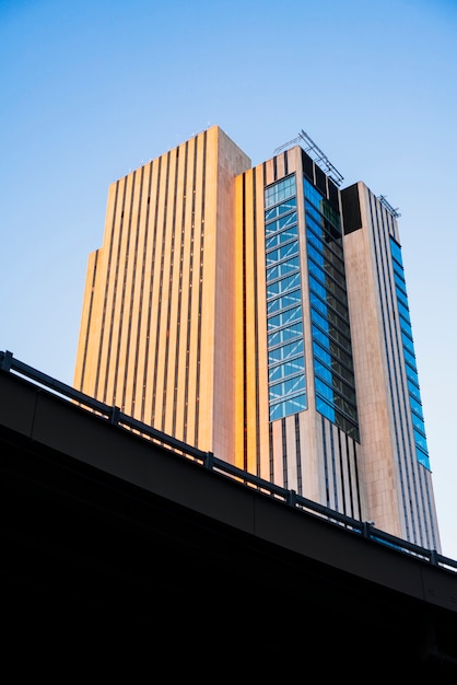 Foto gratuito moderno edificio de gran altura