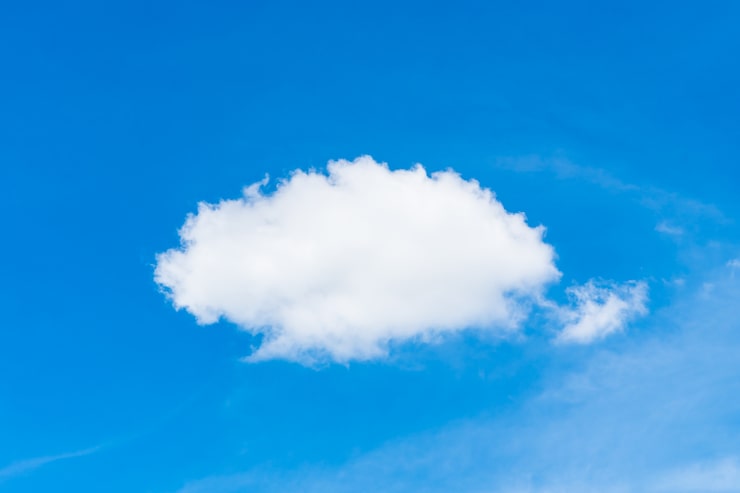 Foto gratuito nube blanca en el cielo azul