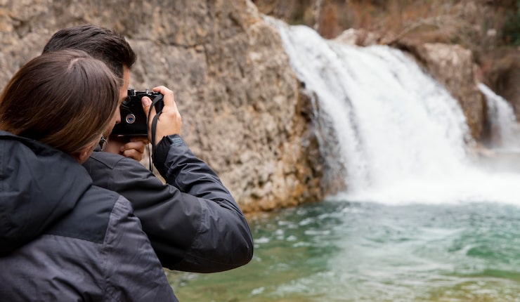 Photo Gratis pasangan mengambil foto alam