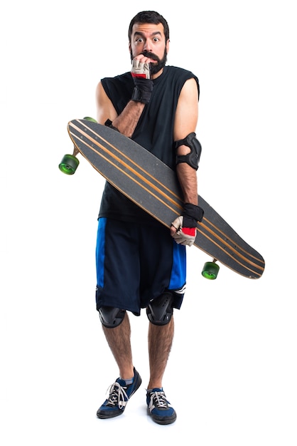 Foto gratuito patinador asustado