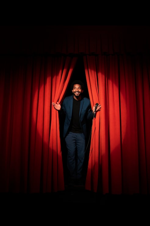 Foto gratuito el proceso de creación de comedia de stand up
