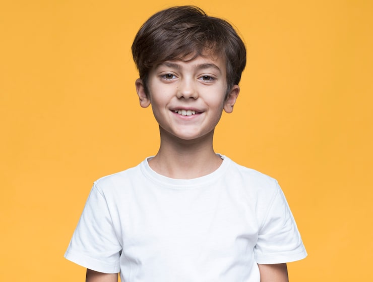 Foto gratuito retrato guapo joven