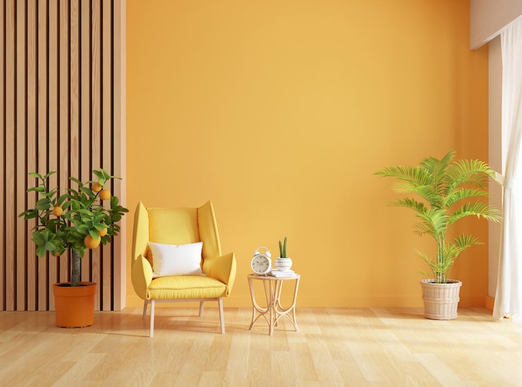 Foto gratuito sillón amarillo en el salón con espacio para copiar