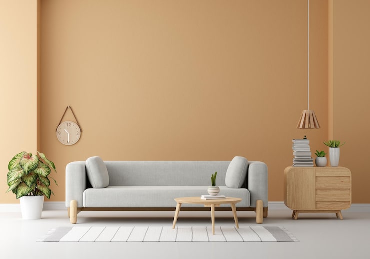 Foto gratuito sofá gris en salón marrón con espacio para copiar