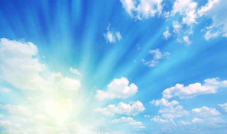 Foto gratuito sol entre las nubes