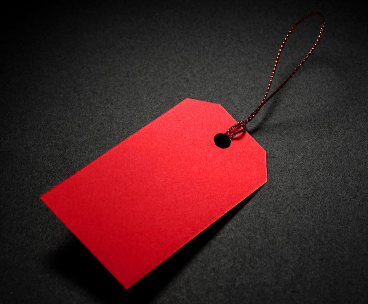 Photo Gratis tampak atas label harga ruang salin merah