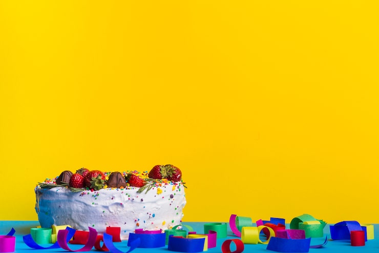 Foto gratuito vista frontal tarta cumpleaños