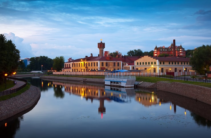 Foto gratuito vista de ivanovo en la noche. rusia