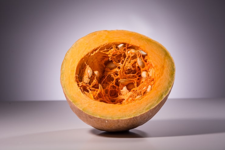 Foto gratuito vista de media calabaza