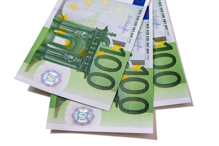 Foto gratuito banconote da 100 euro