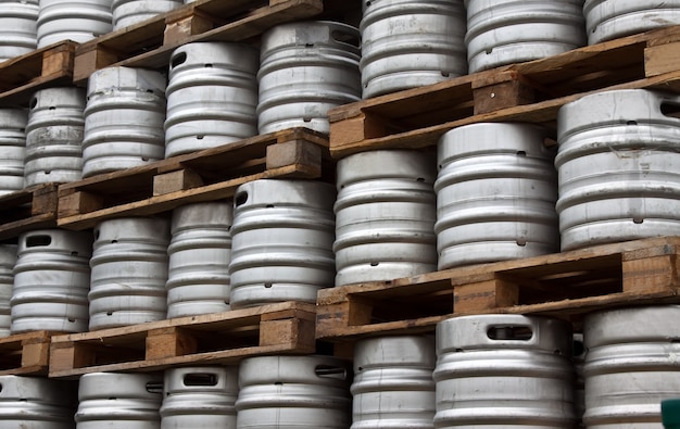 Foto gratuito botti da birra
