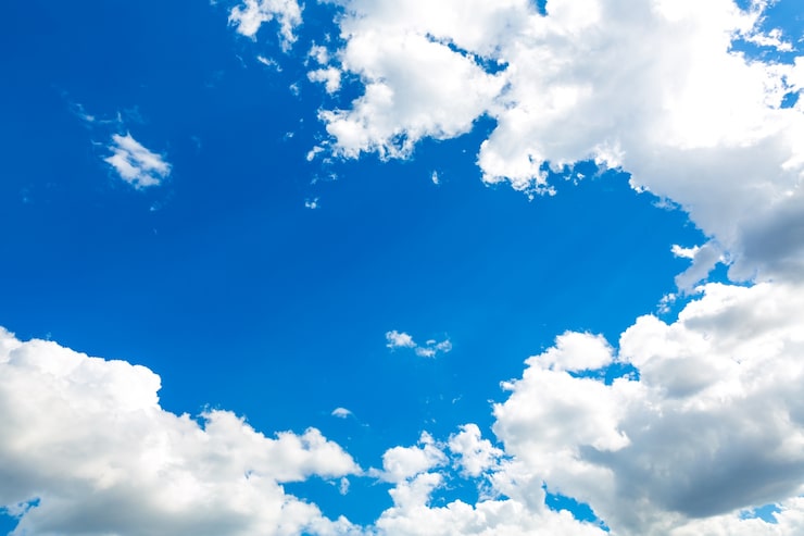 Foto gratuito cielo con nuvole luccicanti