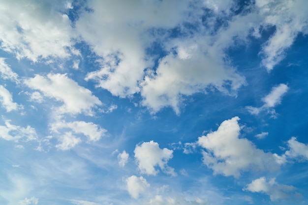Foto gratuito cielo con nuvole
