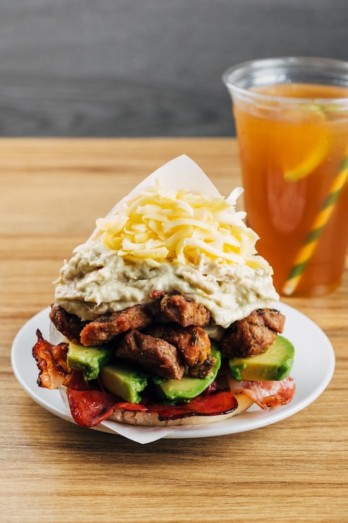 Photo arepa dengan banyak bahan