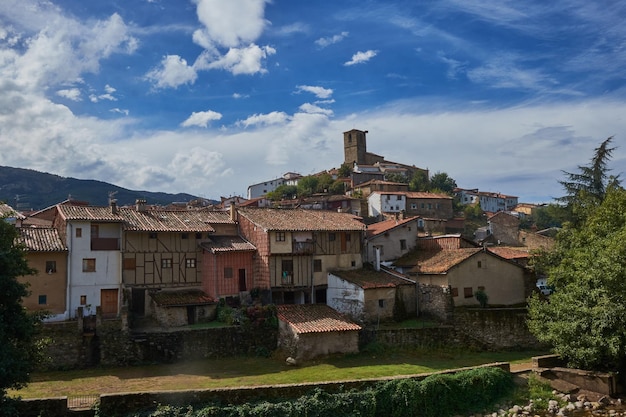 Foto edifici in città contro il cielo