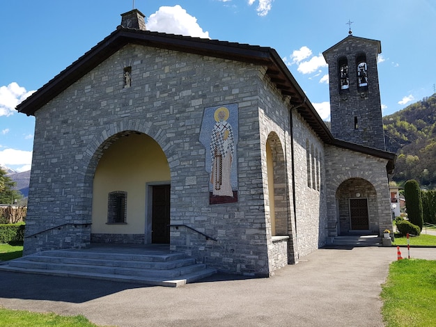 Foto esterno dell'edificio contro il cielo