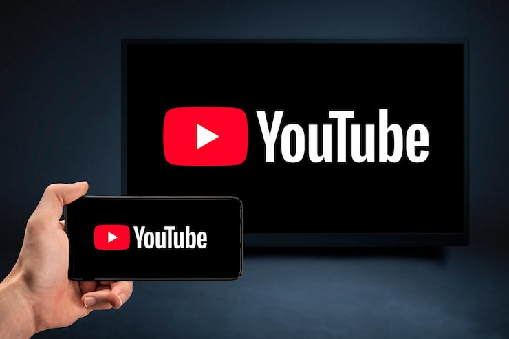 Photo layanan internet youtube di ponsel dan layar tv situs web hosting video