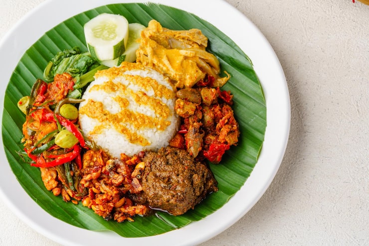 Photo rendang daging sapi atau nasi rendang sapi adalah hidangan minang yang berasal dari minangkabau sumatera barat
