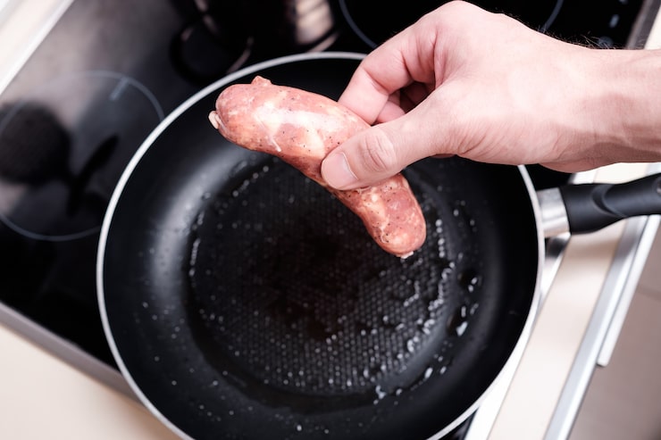 Photo sosis yang sedang dimasak