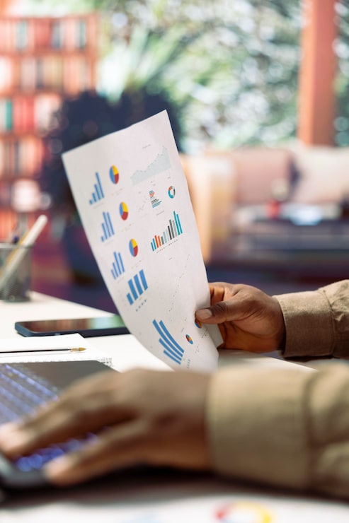 Zdarma Fotografie freelancer vyvíjí startup projekt a analyzuje finanční statistiky