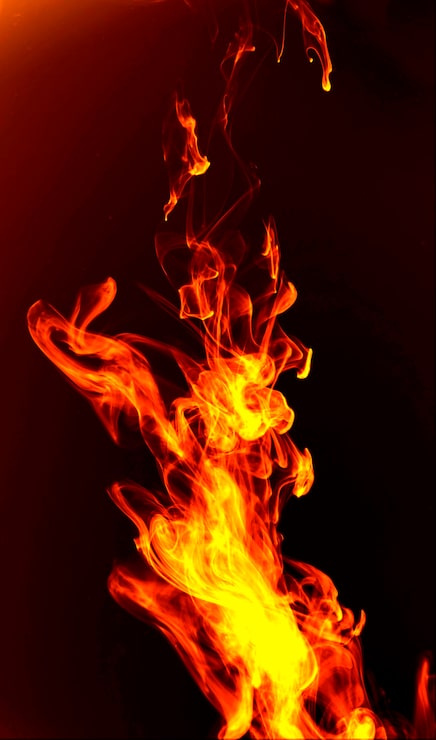 Kostenlose Foto brennendes feuer mit nahflammen