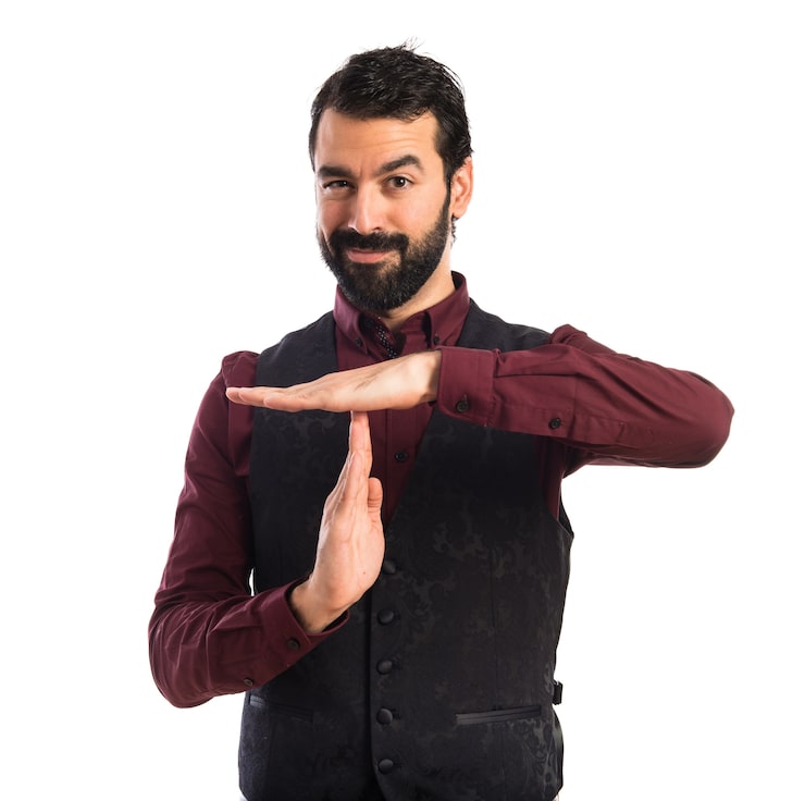 Kostenlose Foto mann trägt weste machen zeit aus geste
