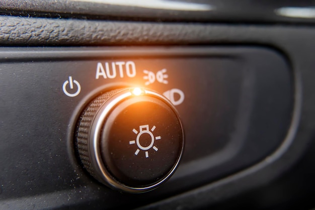 Foto el botón para encender la iluminación automática