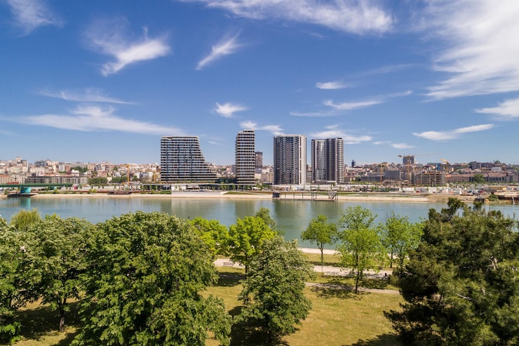 Foto edificios en el paseo marítimo de belgrado nuevo capítulo en la ciudad de belgrado serbia