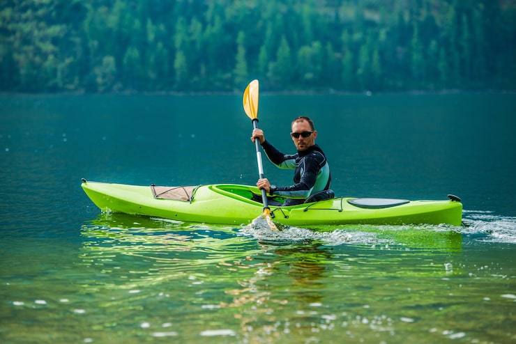 Foto kayak y deportes acuáticos