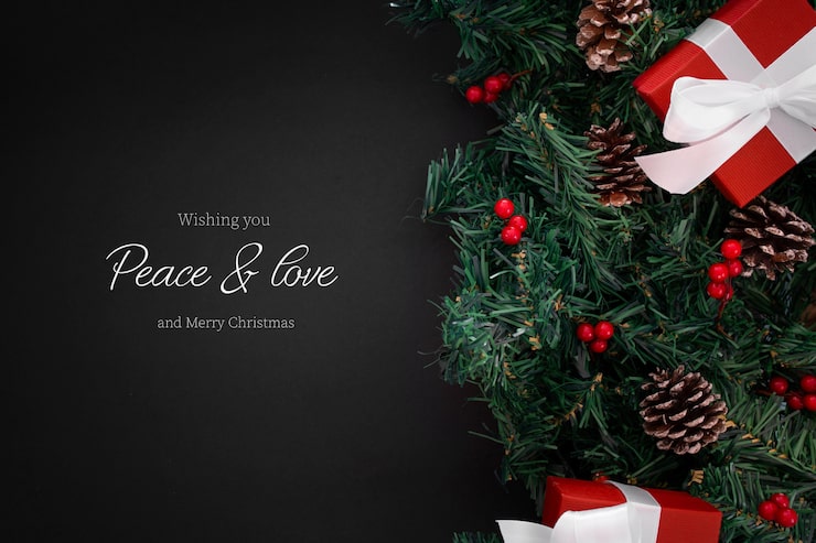 Kostenlose PSD weihnachtsverzierungen am rand auf einem schwarzen hintergrund mit copyspace