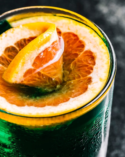 Gratis Foto alkoholcocktail med grapefrukt, sidevisning