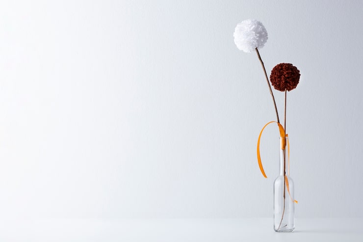 Gratis Foto brune og hvite pompommer i vase