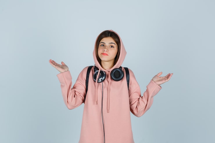 Gratis Foto ekspressiv ung dame som poserer i studioet