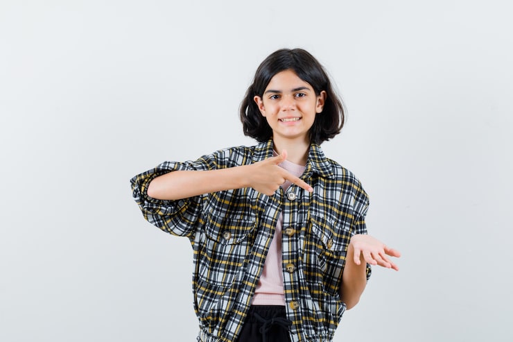 Gratis Foto ekspressiv ung jente som poserer