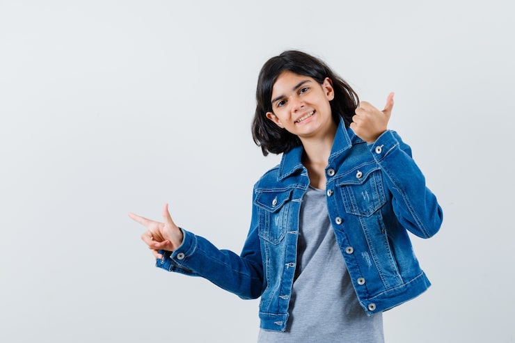 Gratis Foto ekspressiv ung jente som poserer